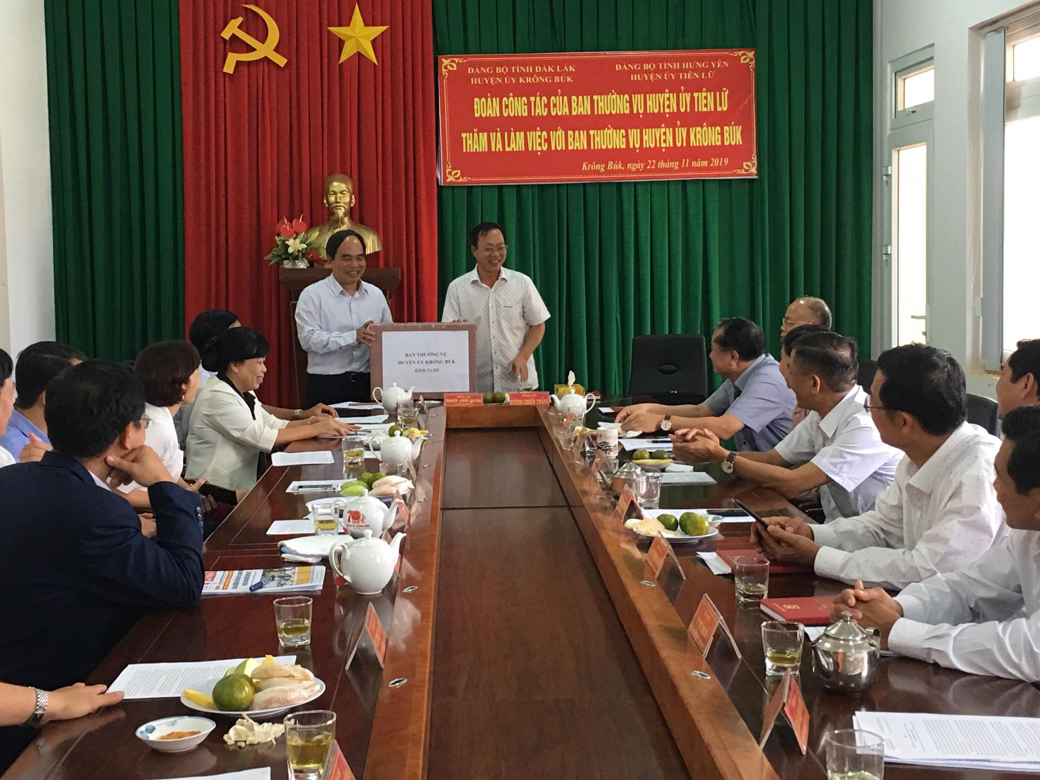 Đoàn công tác Huyện ủy Tiên Lữ, tỉnh Hưng Yên tham và làm việc với Huyện ủy Krông Búk